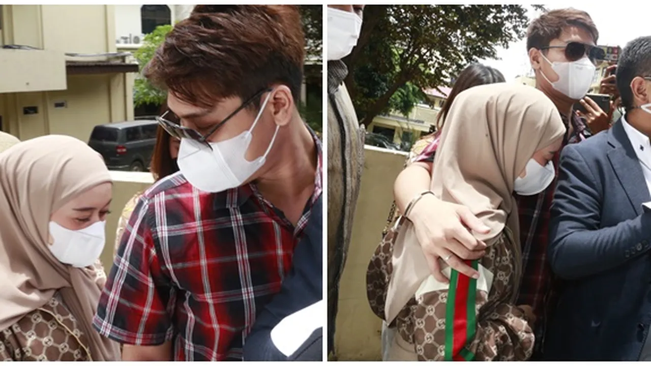 Hadiri Pemeriksaan Atas Kasus Doni Salmanan, Rizky Billar Begitu Protektif Rangkul Lesti Hadiri Pemeriksaan Atas Kasus Doni Salmanan, Rizky Billar Begitu Protektif Rangkul Lesti