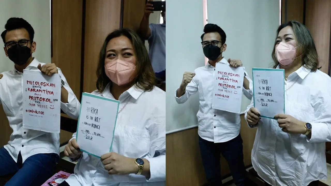 Hadiri Sidang, Adam Deni Bawa Kertas Bertuliskan Sindiran - Siap Lawan Koruptor