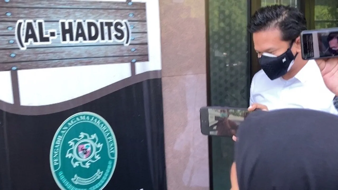 Hadiri Sidang Perceraian, Suami Lulu Tobing Bungkam