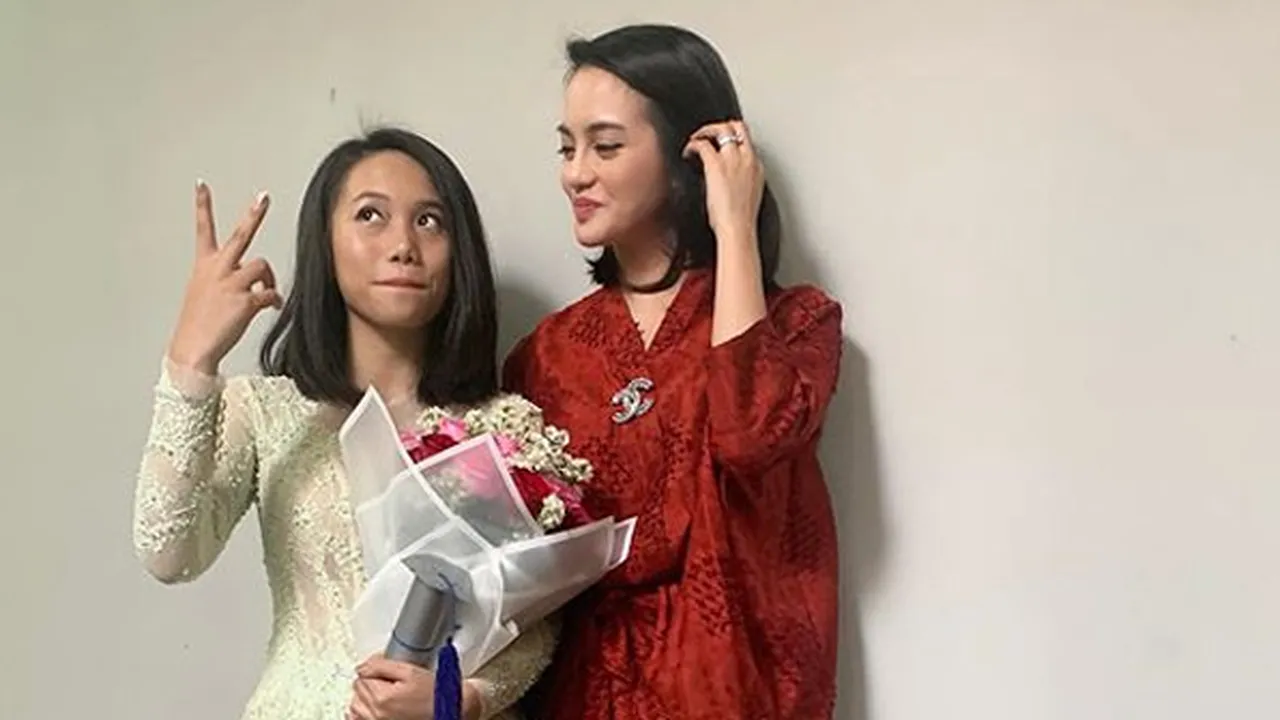 Hadiri Wisuda Anak, Ririn Ekawati Akur dengan Mantan Suami