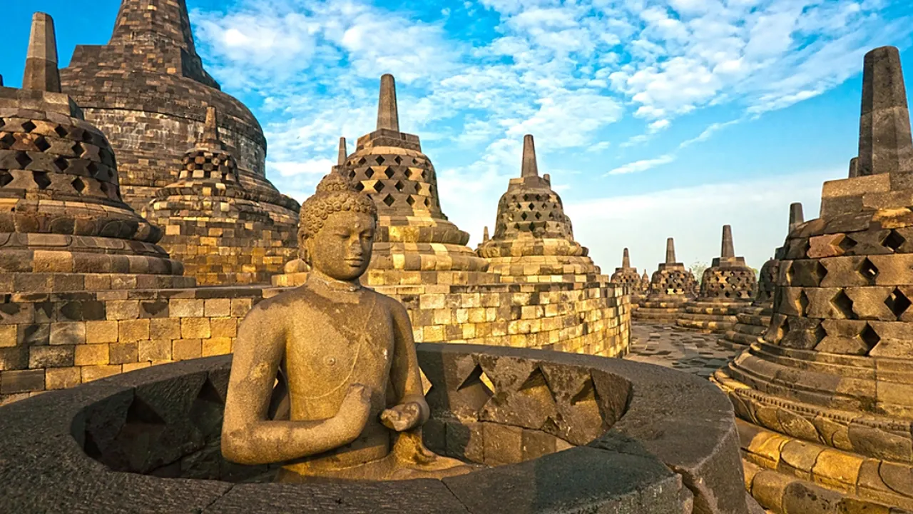Hal-hal yang Diperbolehkan dan Dilarang Saat Mengunjungi Candi Borobudur