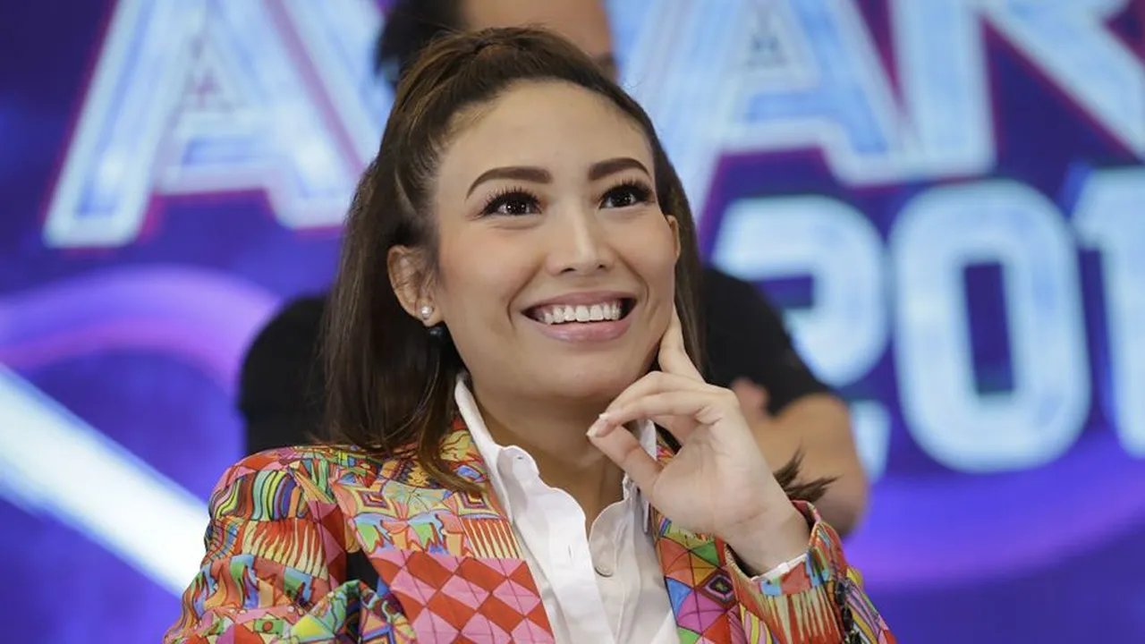 Hamil Anak Ketiga, Ayu Dewi Serasa Pengantin Baru