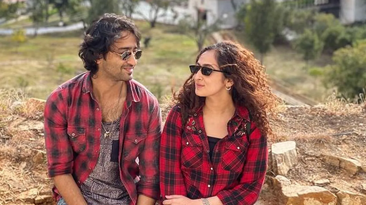 Hamil Anak Pertama, Ruchikaa Istri Shaheer Sheikh Pamer Babybump Kala Pakai Swim Suit