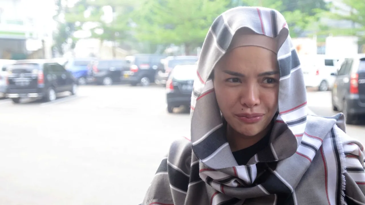Hamil, Nikita Mirzani Mengaku Ngidam Murahan