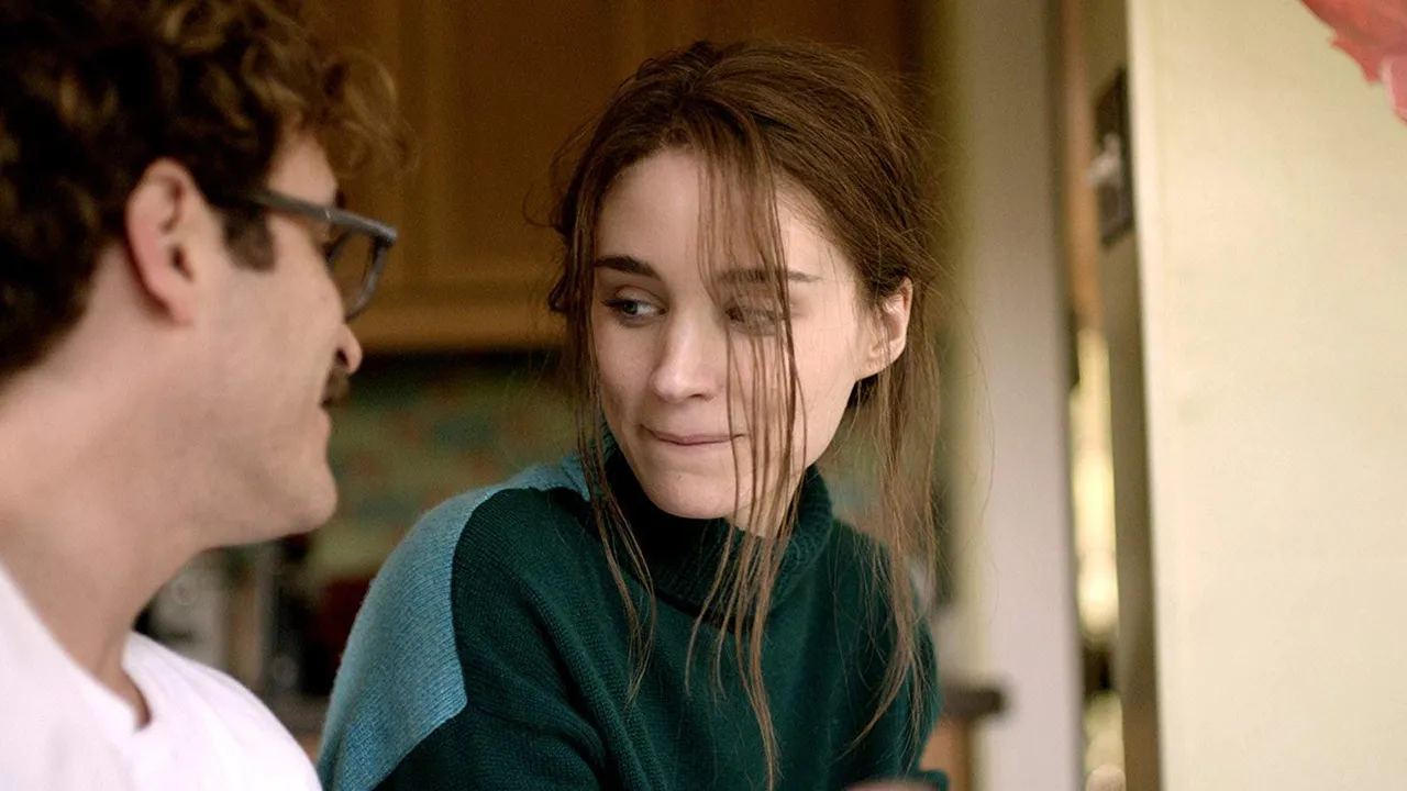 Hampir Tiga Tahun Pacaran, Rooney Mara dan Joaquin Phoenix Akhirnya Bertunangan Hampir Tiga Tahun Pacaran, Rooney Mara dan Joaquin Phoenix Akhirnya Bertunangan