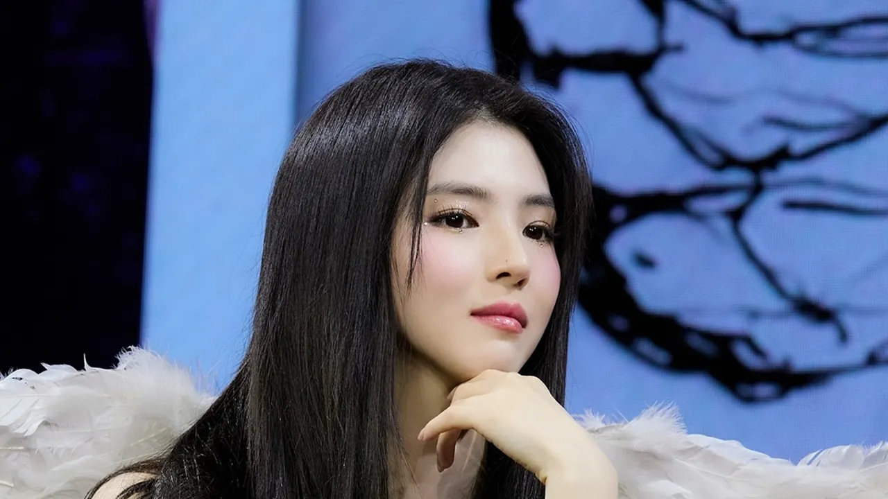 Han So Hee Dikabarkan Jadi Istri Masa Depan Byeon Woo Seok di SOLO LEVELING Han So Hee Dikabarkan Jadi Istri Masa Depan Byeon Woo Seok di SOLO LEVELING