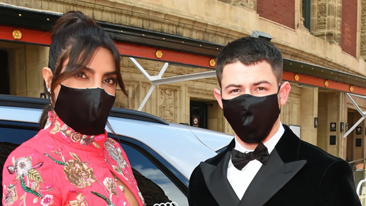 Hapus Nama Jonas, Priyanka Chopra dan Nick Disebut Bakal Cerai - Begini Klarifikasi Ibunda Hapus Nama Jonas, Priyanka Chopra dan Nick Disebut Bakal Cerai - Begini Klarifikasi Ibunda