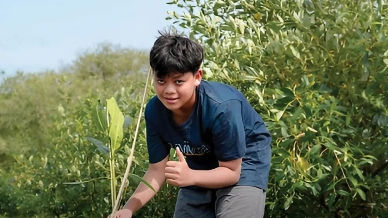 Harley Fatahillah, Bocah 13 Tahun yang Sudah Tanam 18 Ribu Mangrove di Pesisir Surabaya