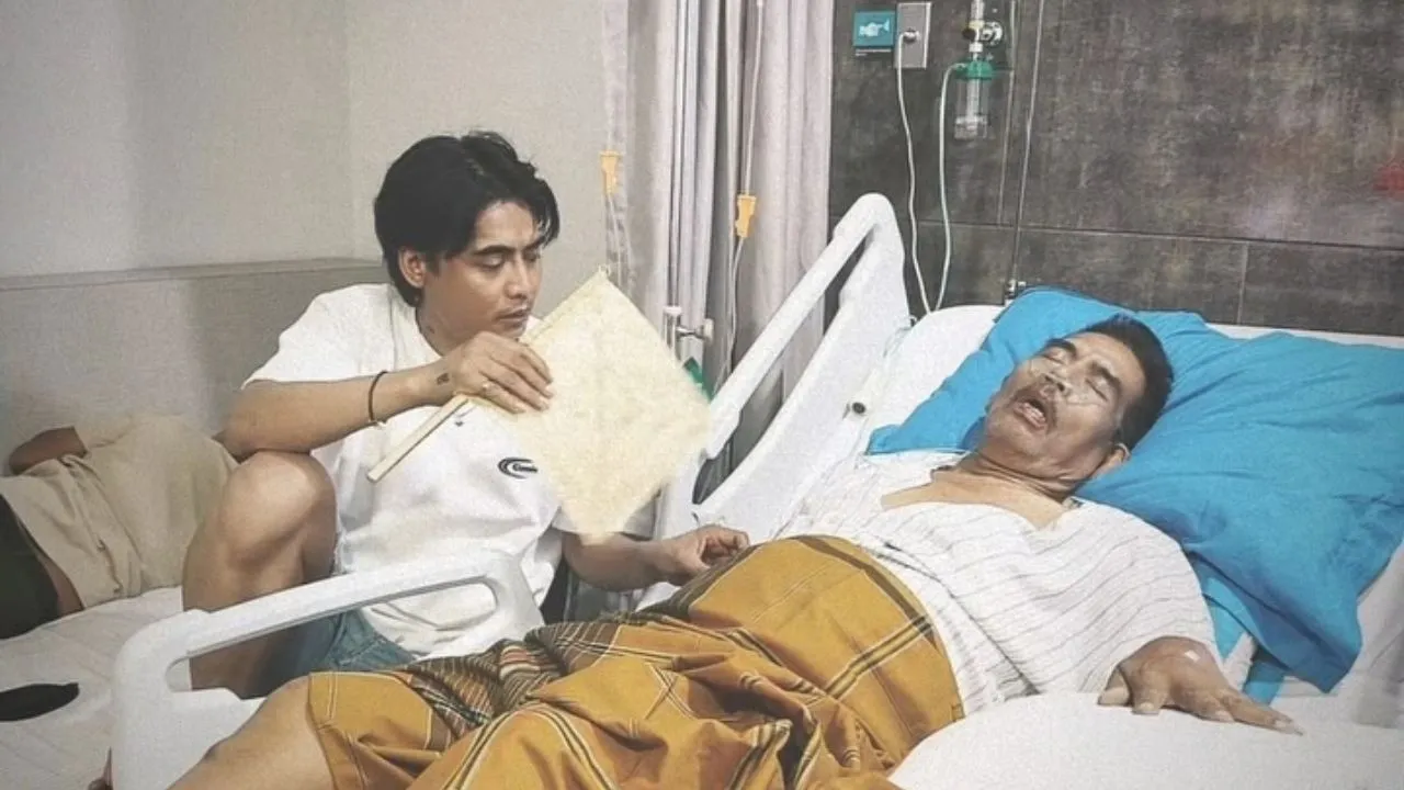 Charly Van Houten Temani Ayah yang Dirawat di Rumah Sakit