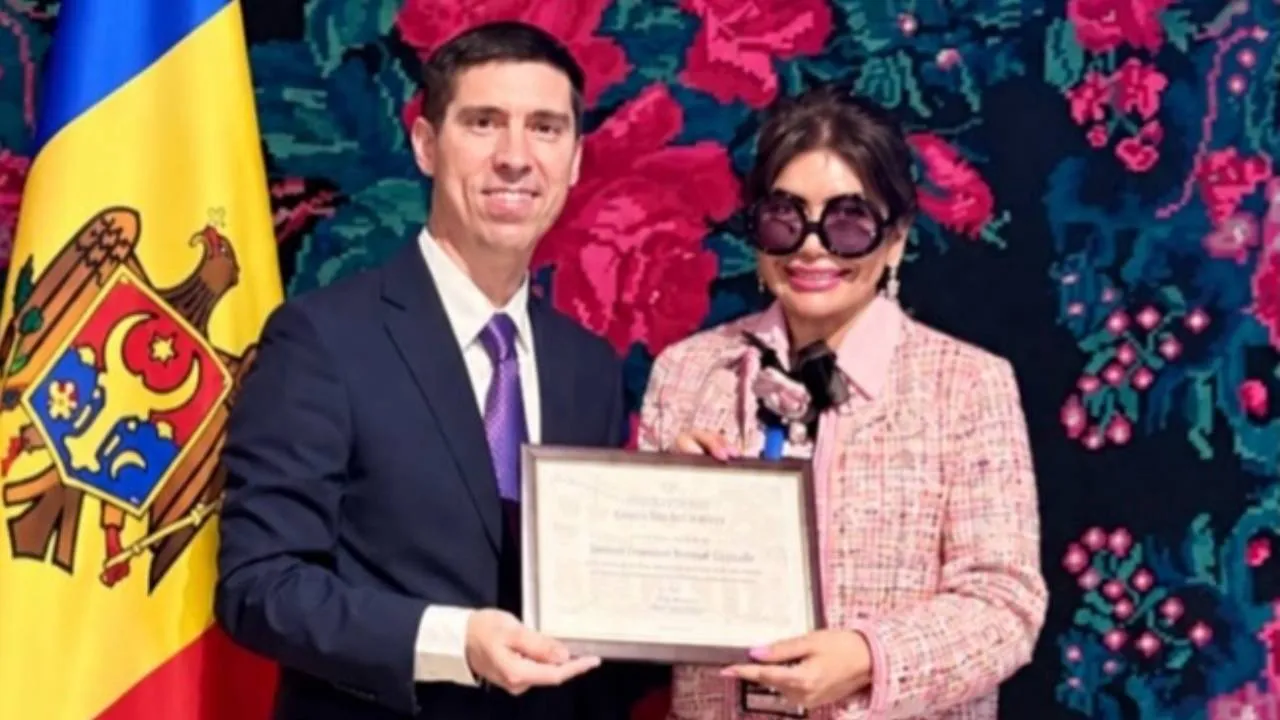 Harumkan Nama Indonesia, Prof. Deby Vinski Raih MERIT AWARD Dari Moldova