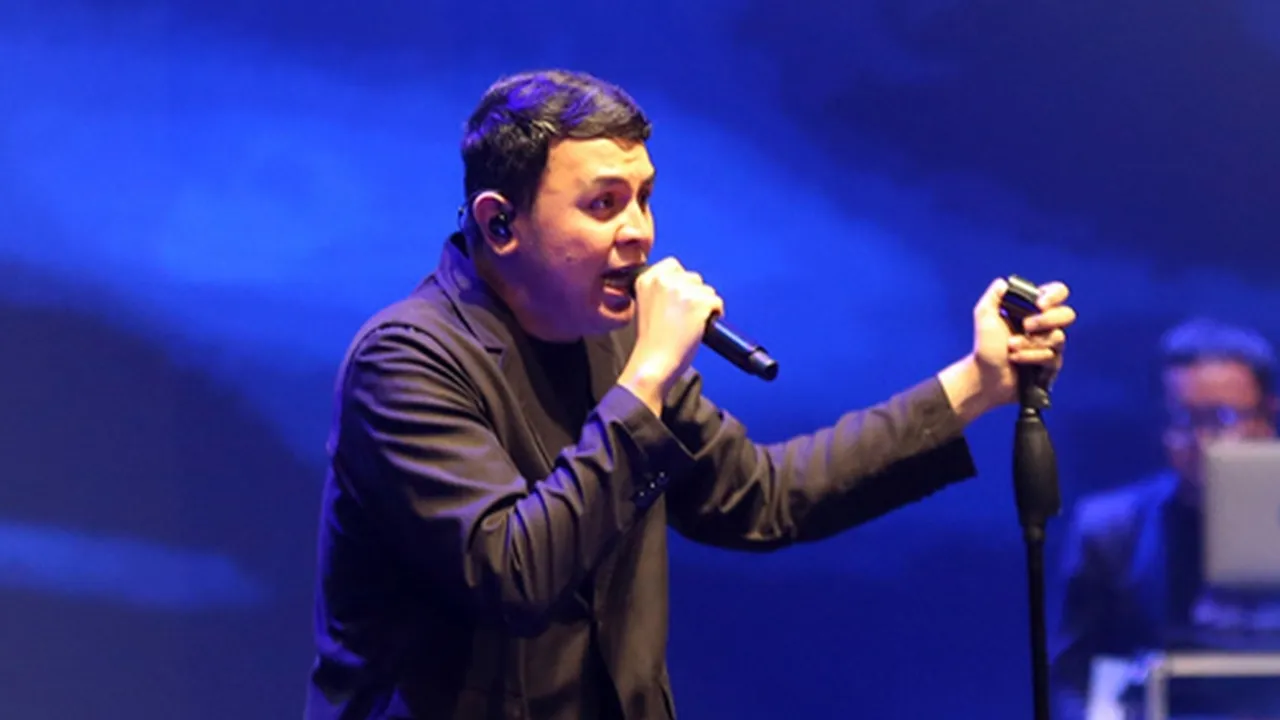 Hati-hati di Jalan, Tulus Tutup Tur Manusia 2023 Dengan Sempurna