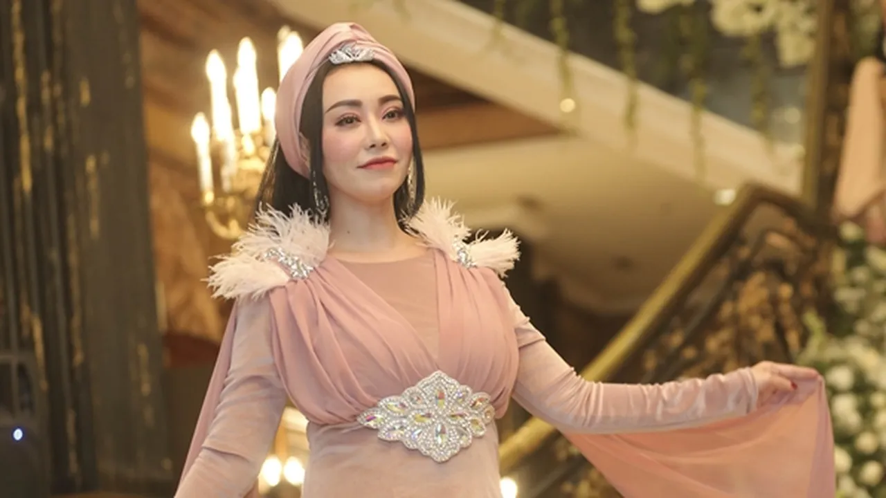 Heboh Baby Sexyola Jadi 'Hakim Ketua' nan Cantik, Netizen: Adili Saya Kak