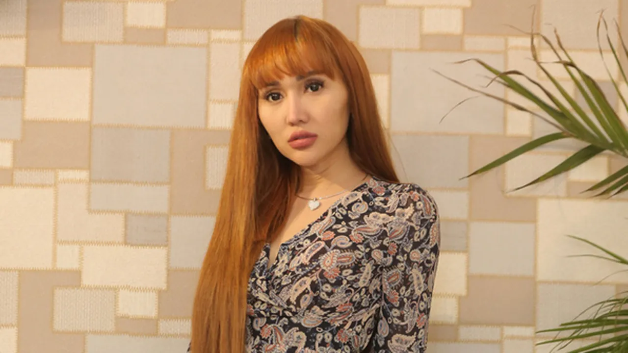 Heboh Benjolan di Leher Lucinta Luna Kala Bicara dengan Boy William, Bekas Jakun?