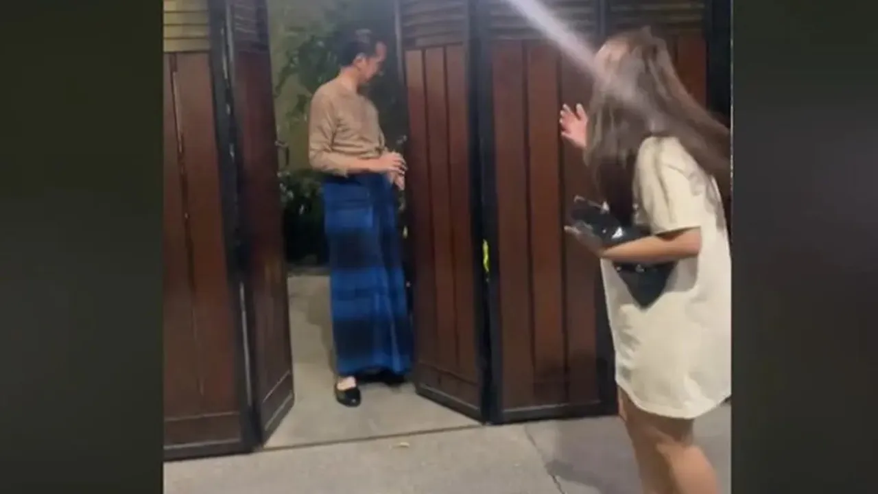 Heboh! Cewek Ini Iseng Datangi Rumah Jokowi di Solo, Tak Menyangka Dibukakan Pintu Langsung