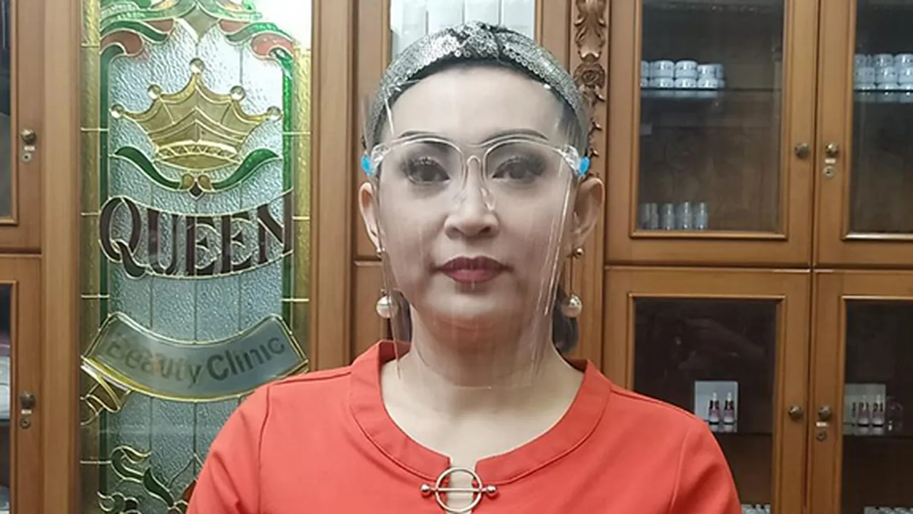 Hilangkan Benjolan Pada Bagian Hidung, Ratna Listy Lakukan Operasi Pasang Implan