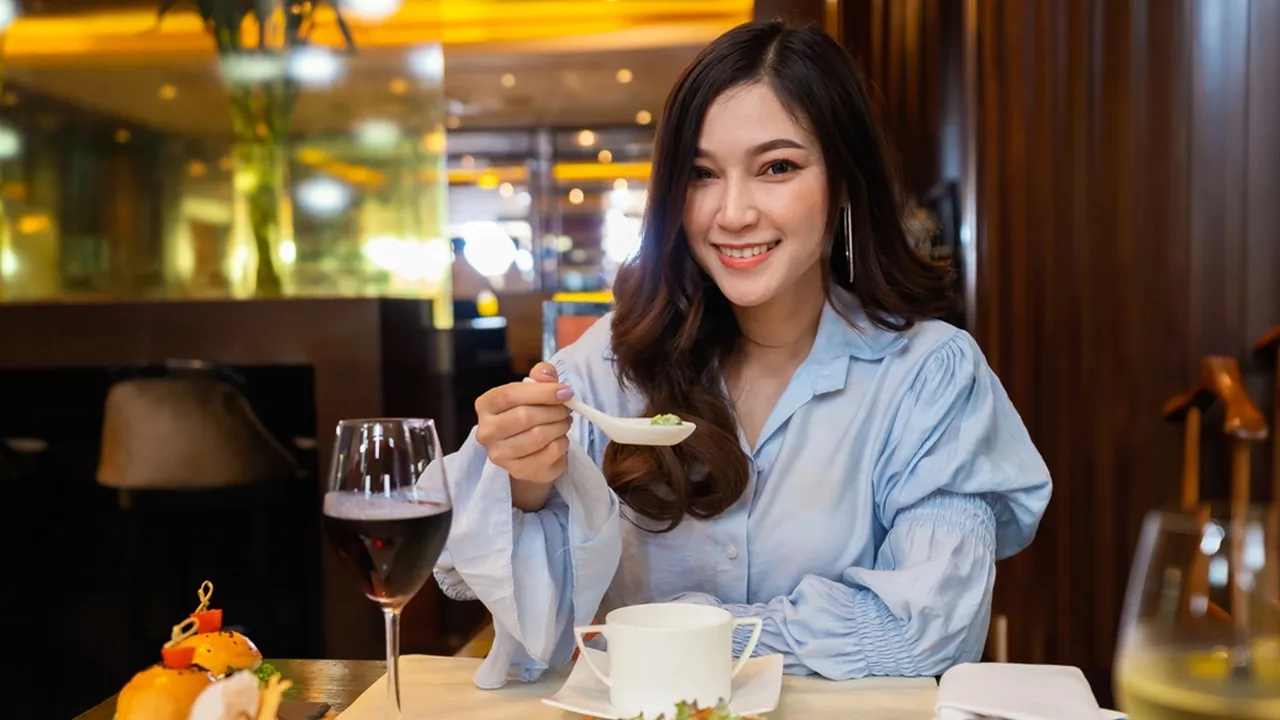 Holiday Dinner Tanpa Takut Lipstik Luntur, Rahasia Bibir Cantik Ada di Sini Lho!