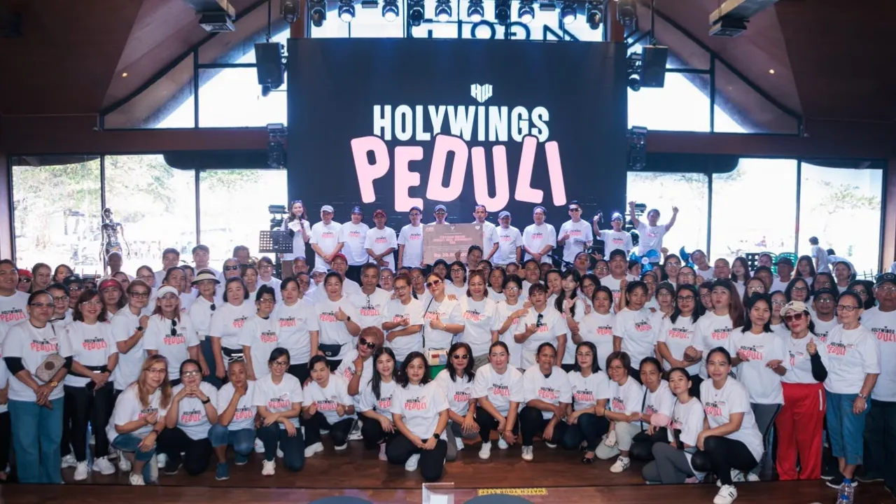 Holywings Peduli Gelar Senam Poco-Poco di Manado, Bagikan Bantuan untuk Warga