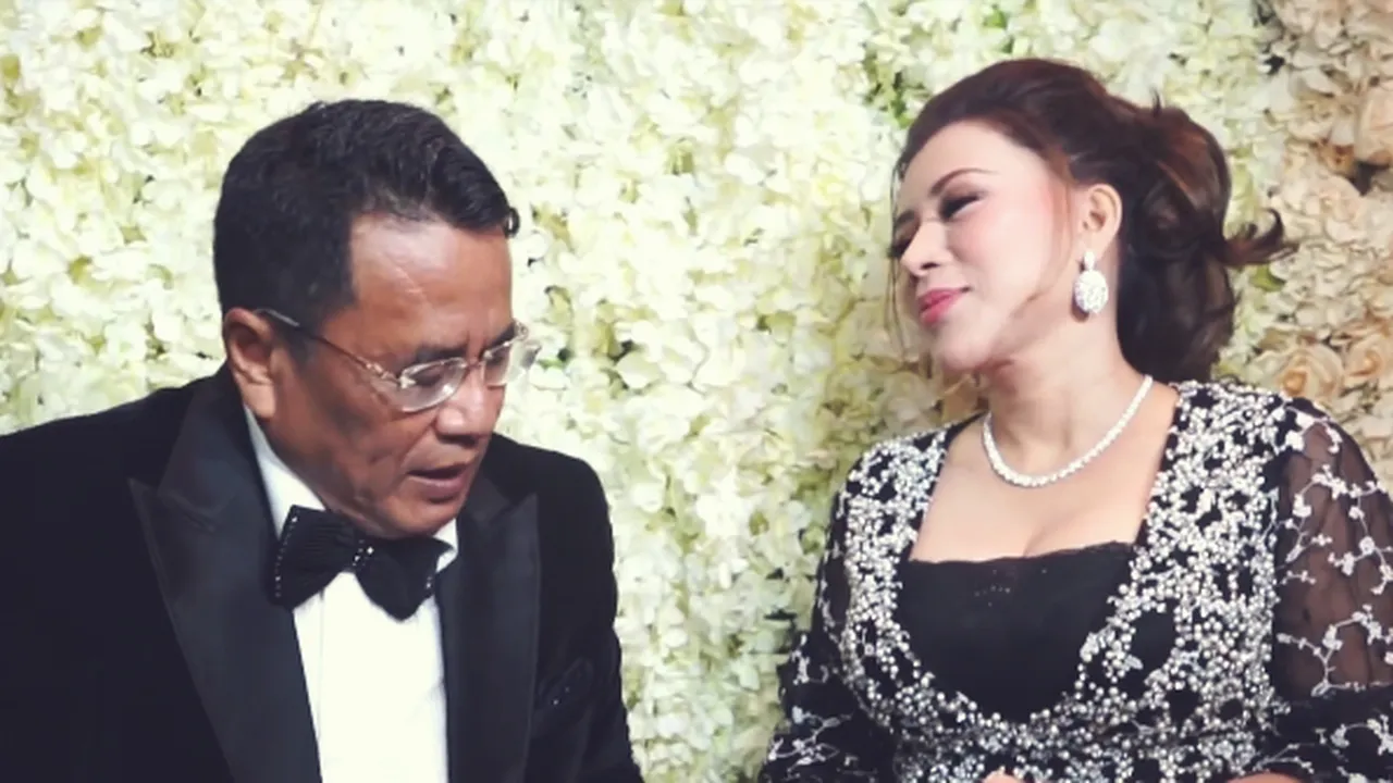 Hotman Paris Bongkar Harga Outfit Asprinya di Gala Dinner Syahrini