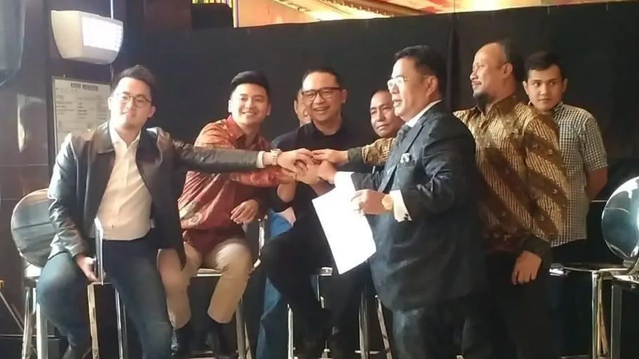 Hotman Paris 'Damaikan' Tuntutan Garuda pada Youtuber Rius Vernandes