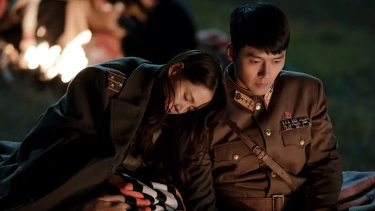 Hyun Bin & Son Ye Jin Bertatapan Mesra di Poster Teaser 'CRASH LANDING ON YOU'