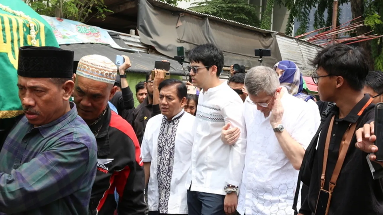 Ibunda Bakal Dimakamkan di Jeruk Purut, Maxime Bouttier Terlihat Tegar Ibunda Bakal Dimakamkan di Jeruk Purut, Maxime Bouttier Terlihat Tegar