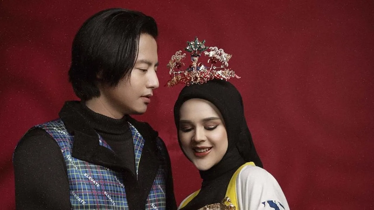 Ibunda Bocorkan Jenis Kelamin Anak Cut Meyriska dan Roger Danuarta