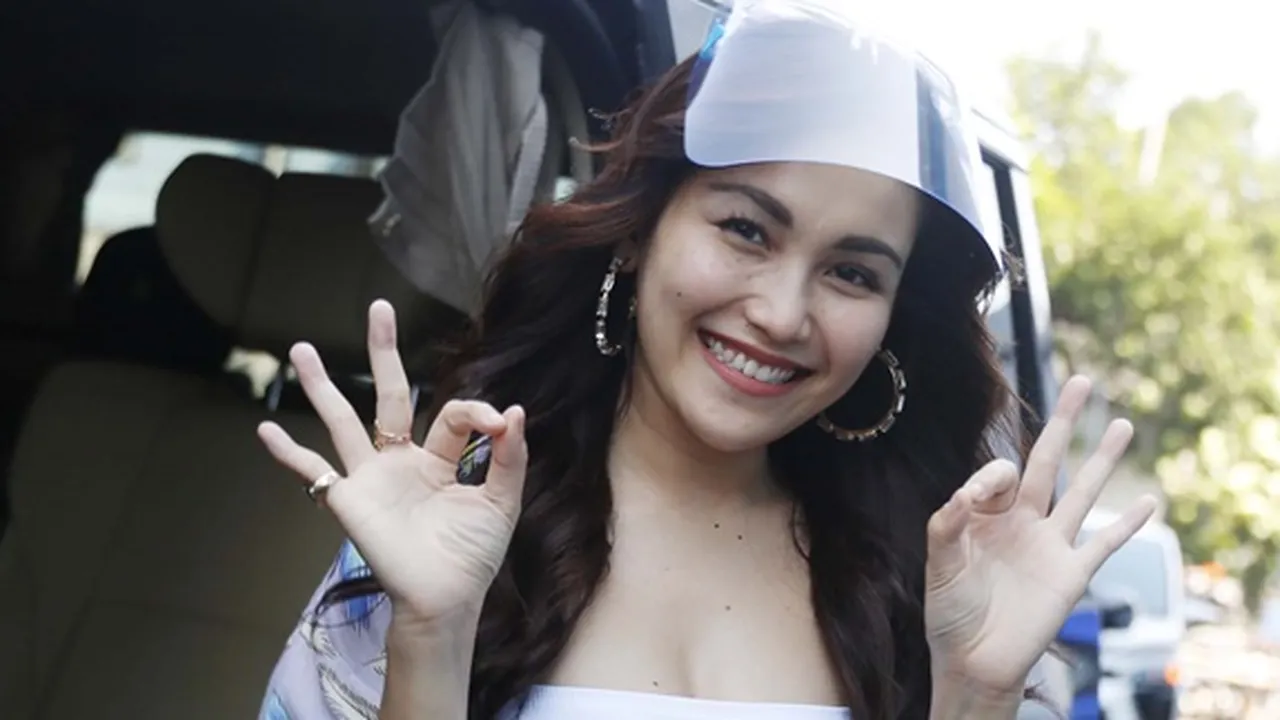 Umi Kalsum Bongkar Calon Suami Ayu Ting Ting, Seorang Bule Ganteng yang Single?