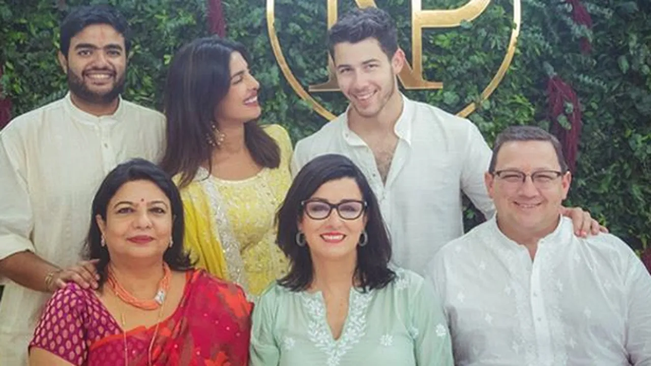 Ibunda Ungkap Beberapa Fakta Pertunangan Priyanka Chopra dan Nick Jonas