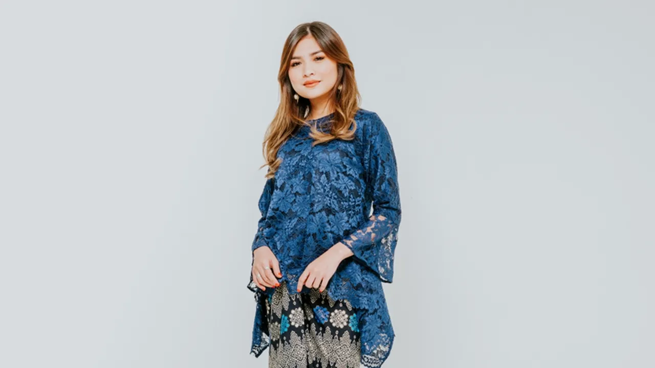 Ide Outfit Wisuda Non Formal yang Bikin Gaya Secantik Selebriti Favorit Ide Outfit Wisuda Non Formal yang Bikin Gaya Secantik Selebriti Favorit