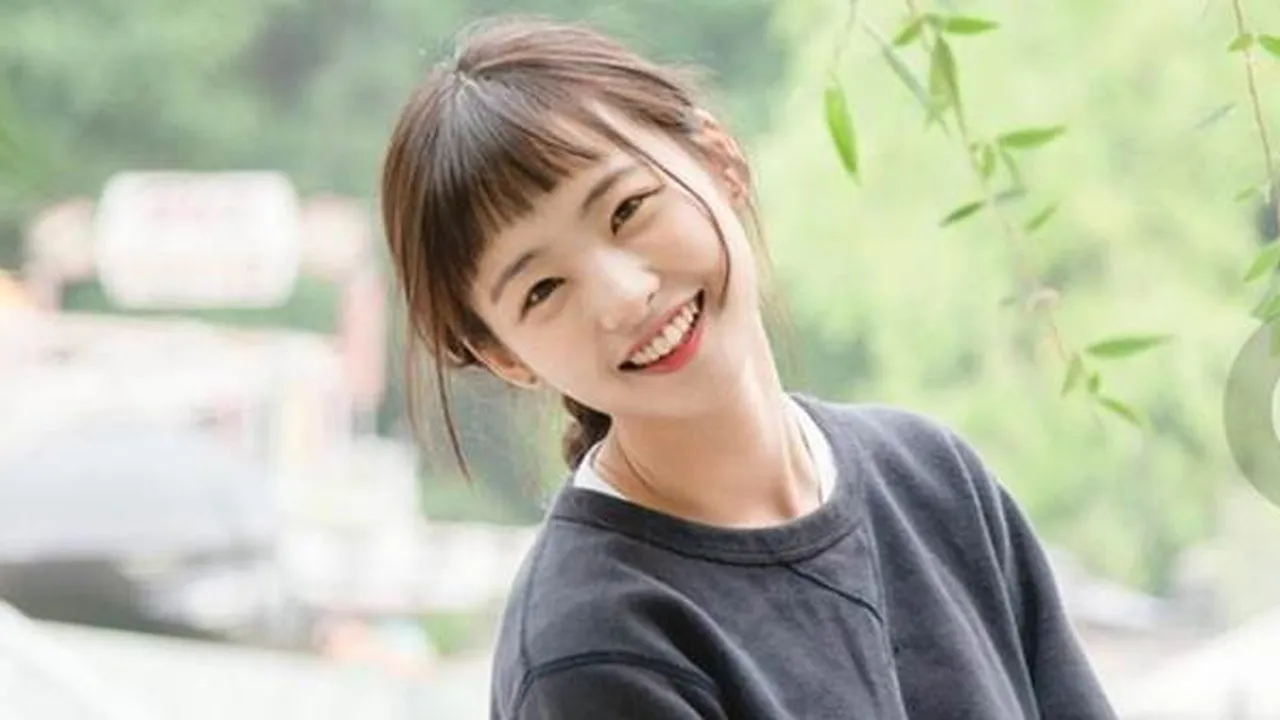 Idol K-Pop Cantik Som Hein Mengaku Biseksual, Bahagia Bersama Pacar Ceweknya