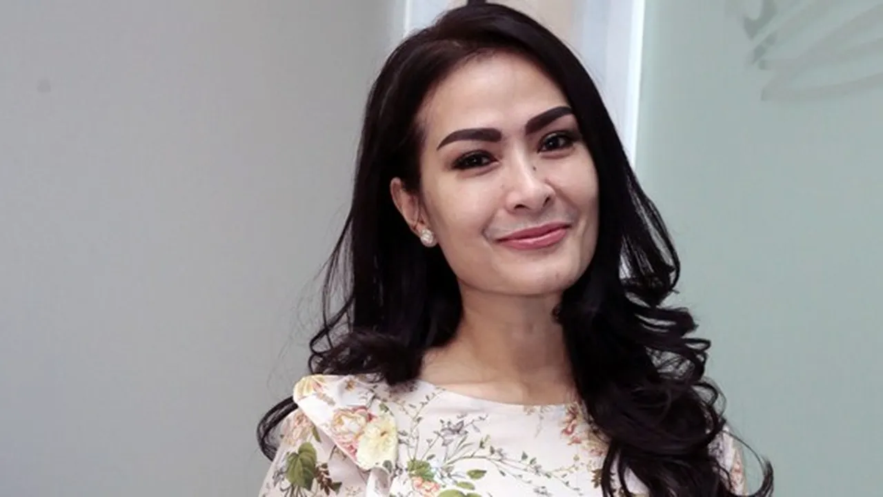 Iis Dahlia Malah Bingung, Devano Danendra Serius Ikuti Jejaknya Sebagai Penyanyi Iis Dahlia Malah Bingung, Devano Danendra Serius Ikuti Jejaknya Sebagai Penyanyi