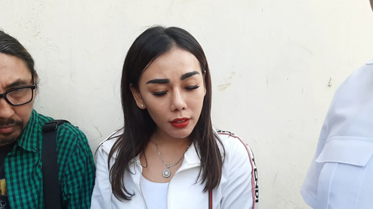Ikut Campur Urusan dengan Atta Halilintar, Bebby Fey Resmi Polisikan DJ Dinar Candy Ikut Campur Urusan dengan Atta Halilintar, Bebby Fey Resmi Polisikan DJ Dinar Candy