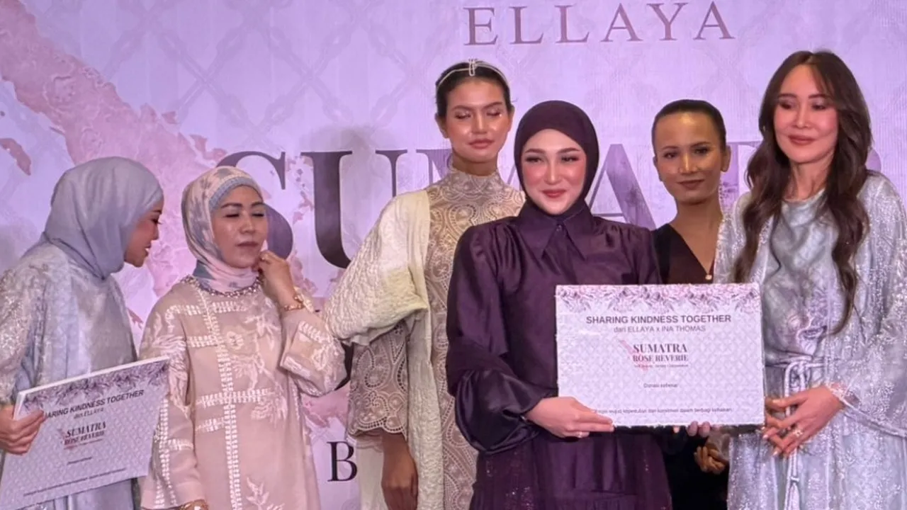 Ina Thomas Lelang Baju Rancangannya Untuk Korban Bencana