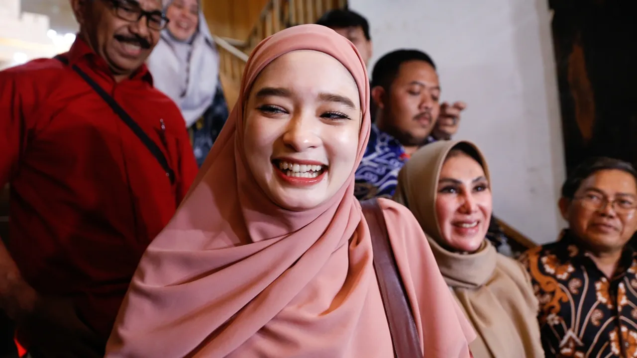 Inara Rusli Buka Suara Soal Kabar Taaruf dengan Pengacara Tampan
