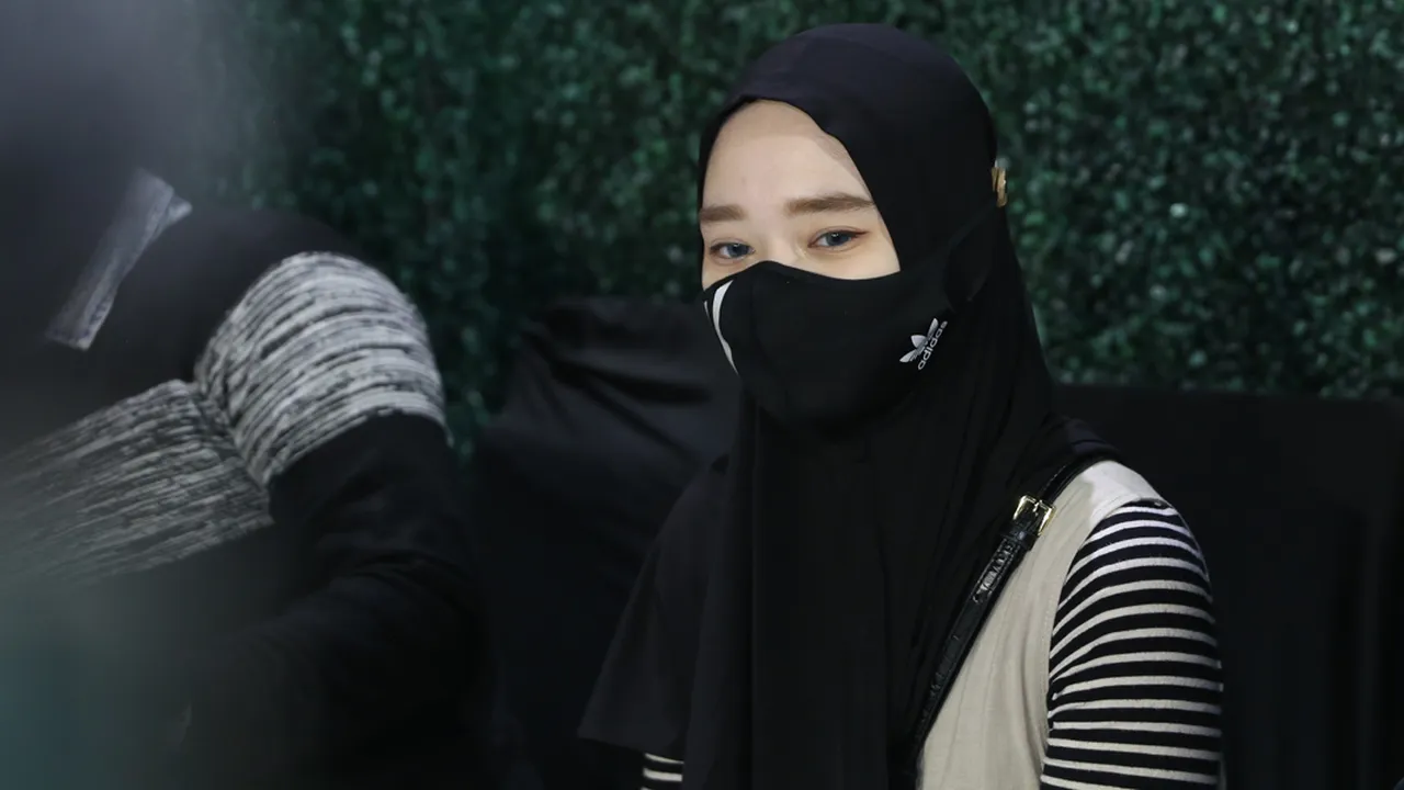 Inara Rusli Punya Lima Syarat Jika Virgoun Ingin Rujuk Inara Rusli Punya Lima Syarat Jika Virgoun Ingin Rujuk