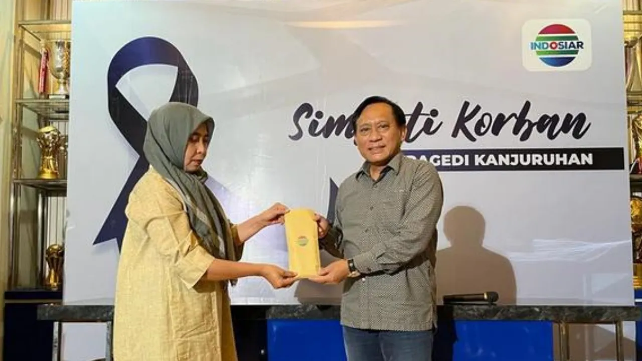 Indosiar Serahkan Tali Asih Simpati Korban Tragedi Kanjuruhan