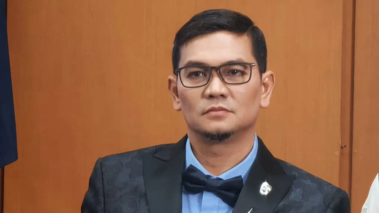 Indra Bekti Akui Dapat Nilai Merah Saat SD, Kini Jadi Host Kompetisi Indra Bekti Akui Dapat Nilai Merah Saat SD, Kini Jadi Host Kompetisi