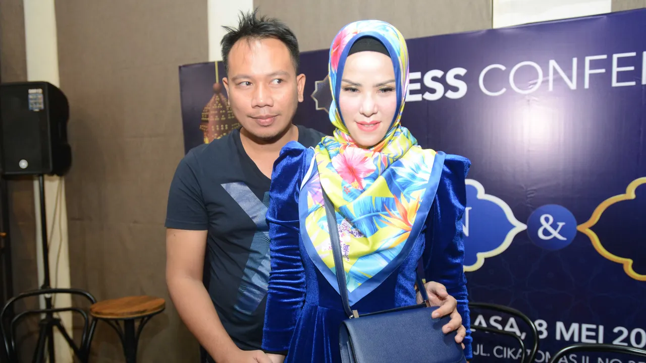 Ingin Cepat Menjanda, Angel Lelga Tak Akan Datang ke Sidang Cerai Ingin Cepat Menjanda, Angel Lelga Tak Akan Datang ke Sidang Cerai