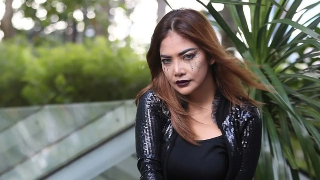 Ingin Dilamar Irfan Sbaztian, Irma Dharmawangsa Minta Mahar Rp 5 Miliar Ingin Dilamar Irfan Sbaztian, Irma Dharmawangsa Minta Mahar Rp 5 Miliar