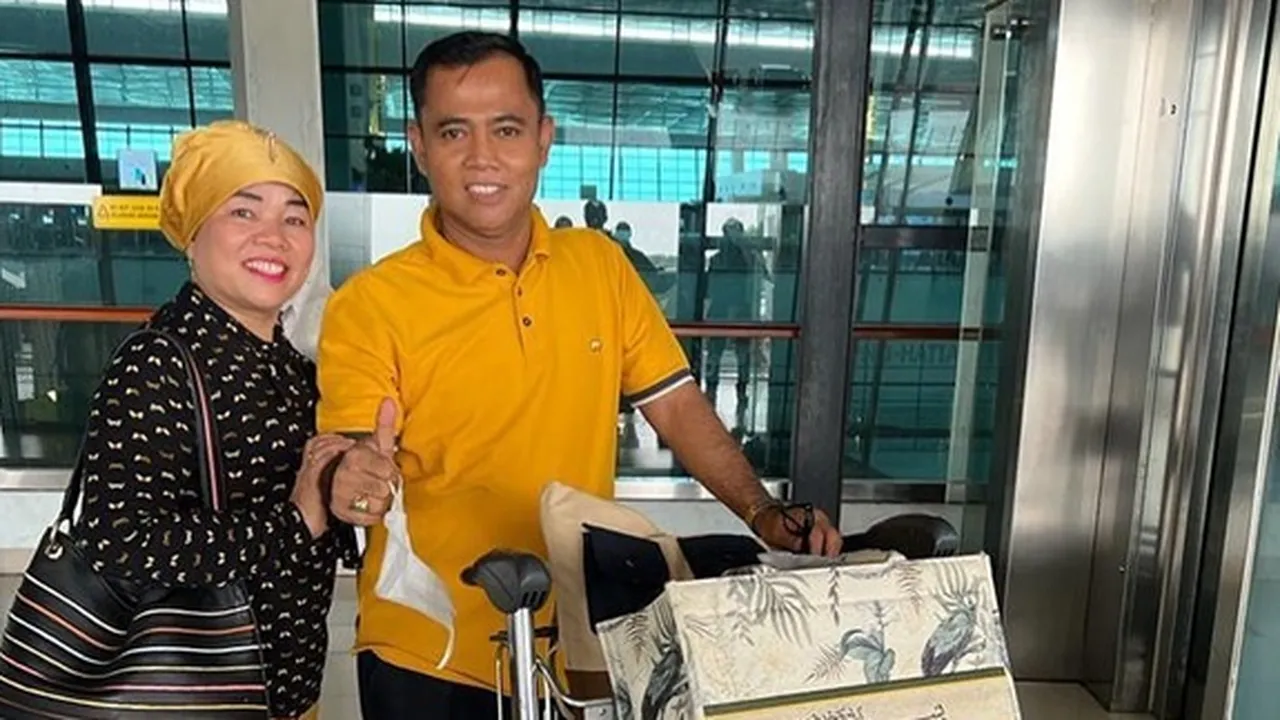 Ingin Lewati Momen Pergantian Tahun Bersama, Haji Faisal Susul Fuji dan Gala Sky ke Bali Ingin Lewati Momen Pergantian Tahun Bersama, Haji Faisal Susul Fuji dan Gala Sky ke Bali