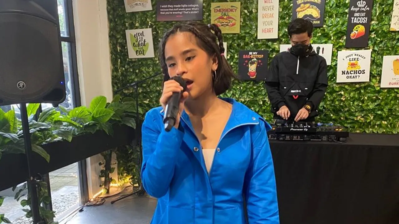 Ini Alasan DJ Lionel Daur Ulang Lagu 'Pergi' Milik Melly Manuhutu Dengan Nuansa EDM Ini Alasan DJ Lionel Daur Ulang Lagu 'Pergi' Milik Melly Manuhutu Dengan Nuansa EDM