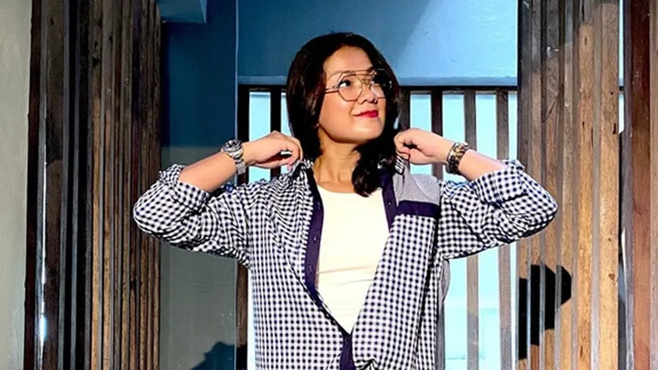 Ini Alasan Nirina Zubir Selalu Dandan Meski Sedang Isolasi Mandiri di Rumah Ini Alasan Nirina Zubir Selalu Dandan Meski Sedang Isolasi Mandiri di Rumah