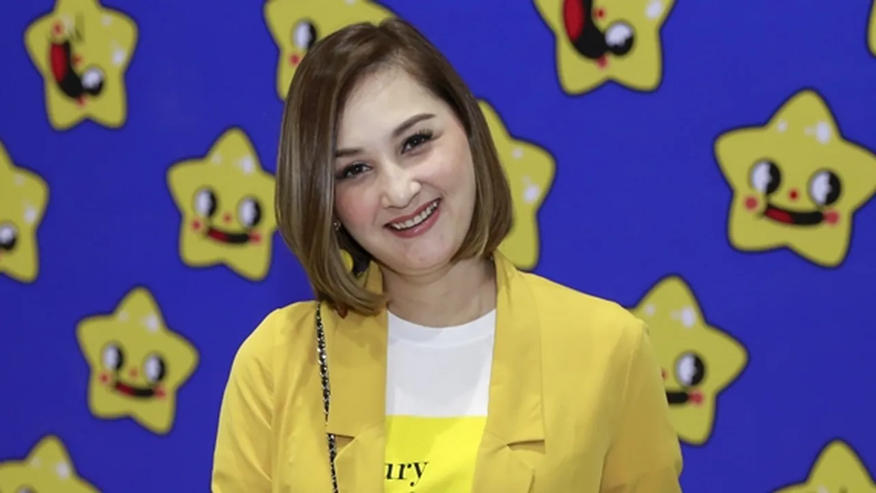 Cara Asyik Mona Ratuliu Isi Waktu Luang Jalani Program 14 Hari Tinggal di Rumah Akibat Corona Cara Asyik Mona Ratuliu Isi Waktu Luang Jalani Program 14 Hari Tinggal di Rumah Akibat Corona