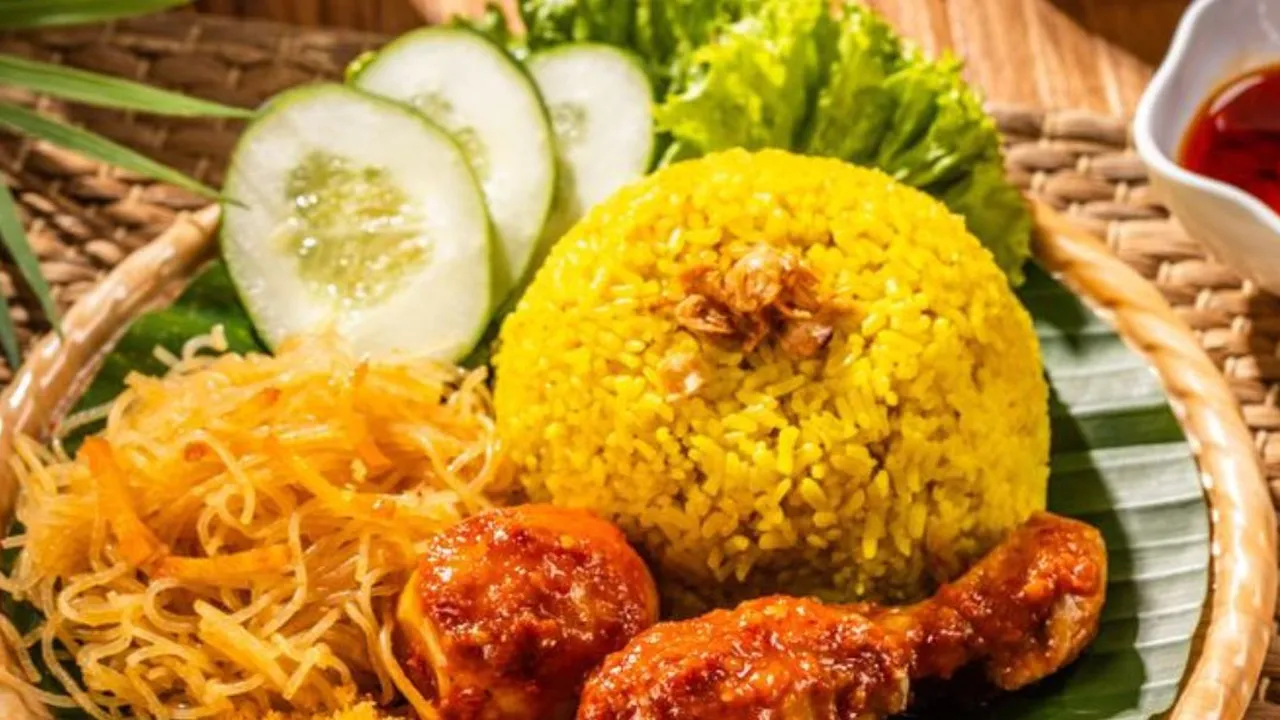 Ini Dia Solusinya Supaya Nasi Kuning Tidak Cepat Basi