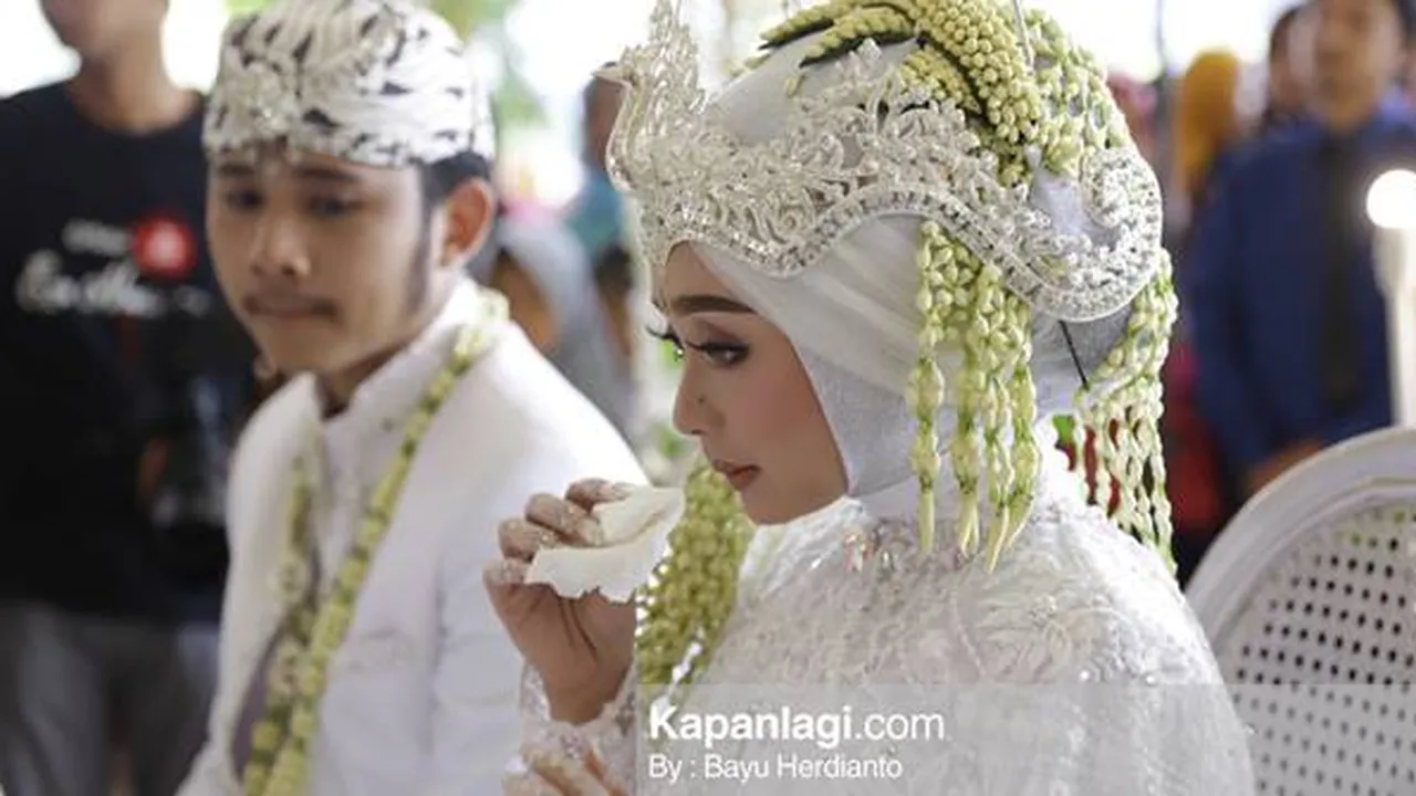 Ini Momen Seru Bercampur Haru Saat Ega Noviantika dan Rafly Resmi Jadi Suami Istri