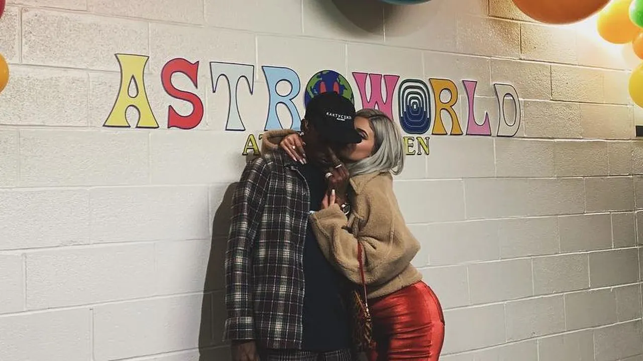 Inikah Cincin Pertunangan Kylie Jenner Dari Travis Scott?