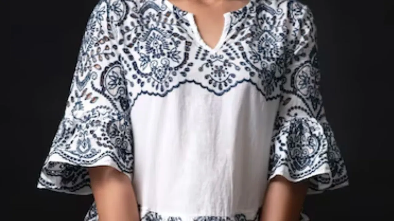 Inspirasi Model Atasan Batik Wanita untuk Wanita Modern dan Elegan, Wajib Dimiliki di 2025