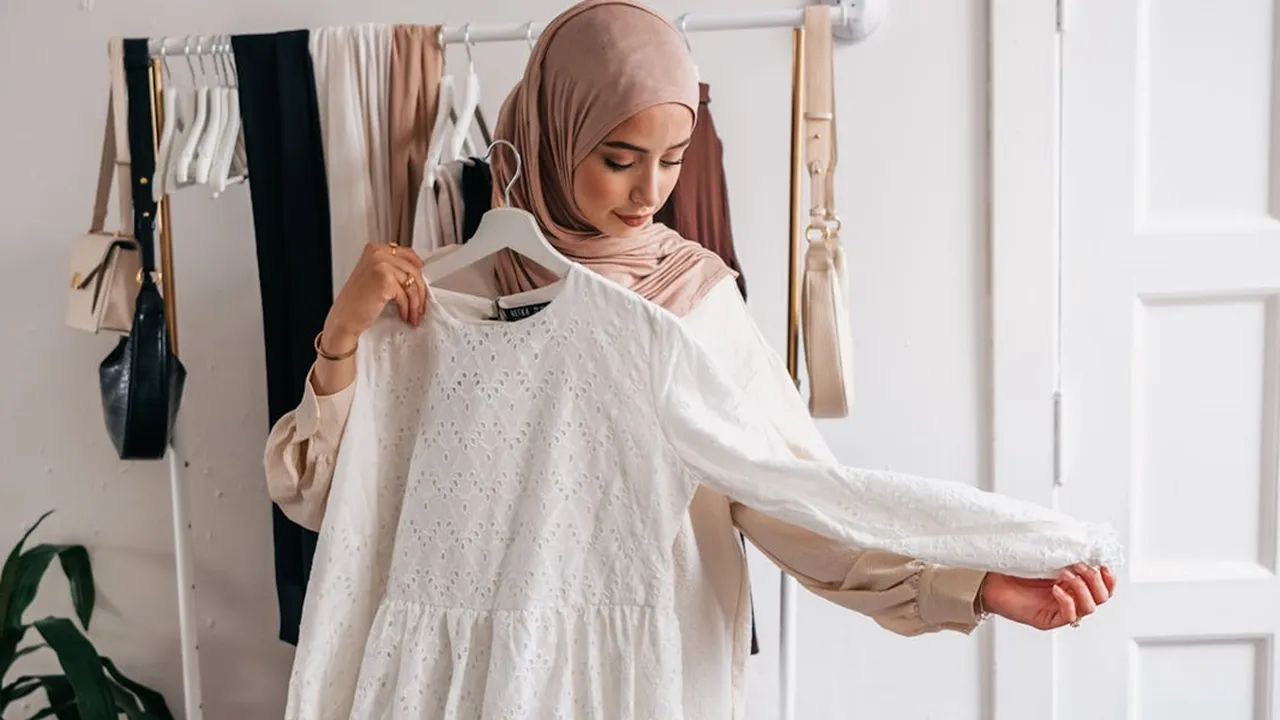 Inspirasi Model Gamis Lebaran 2025, Tampil Fashionable dan Nyaman di Hari Raya