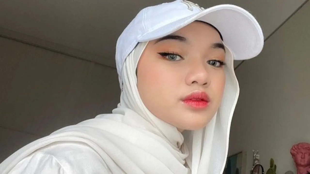 Mengintip Deretan Outfit Hijab Ala Nadya Aisha Yang Nggak Pernah Gagal Keren