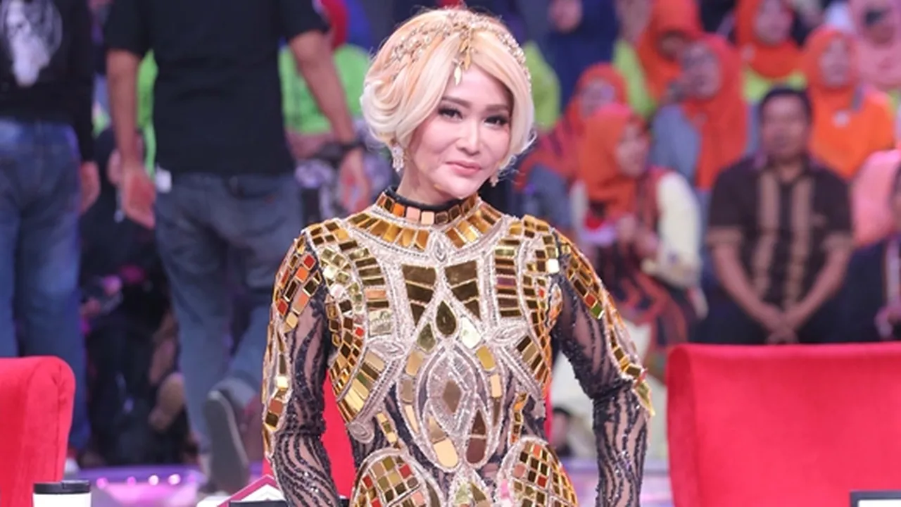 Inul Daratista Main Tik Tok Bareng Anak dan Suami, Potret Adam Suseno Mencuri Perhatian